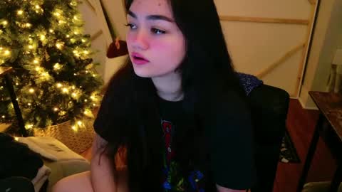 Snapshot of annatigarr chatting on 05/08/26, 02:39 meow online show from 05/08/26, 02:39