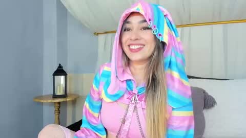 Snapshot of annavictoria__ chatting on 12/04/24, 06:00 Anna Victoria online show from 12/04/24, 06:00