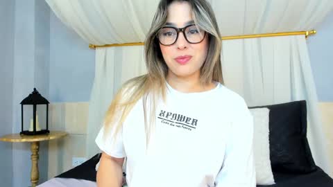 Snapshot of annavictoria__ chatting on 12/11/24, 12:02 Anna Victoria online show from 12/11/24, 12:02