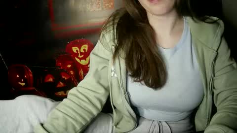 Bella online show from 10/22/25, 05:34