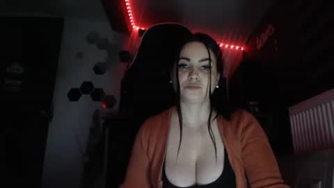 annebellee69 online show from 12/17/24, 12:45