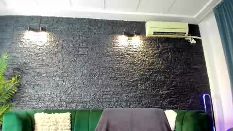 annesins online show from 10/28/25, 07:05