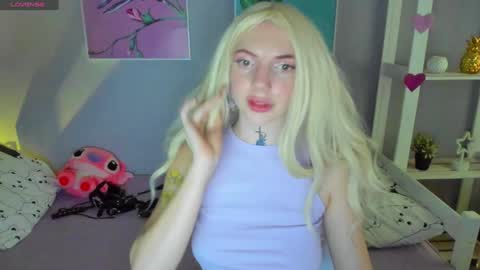 Snapshot of annetenet chatting on 12/14/24, 07:40 Annet online show from 12/14/24, 07:40