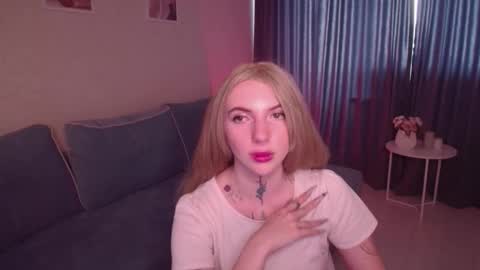 Snapshot of annetenet chatting on 09/21/25, 09:22 Annet online show from 09/21/25, 09:22