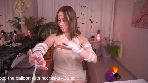  Anna  online show from 10/30/25, 07:10