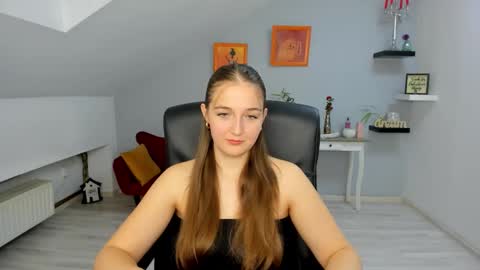 annewilsonn online show from 11/05/25, 12:05