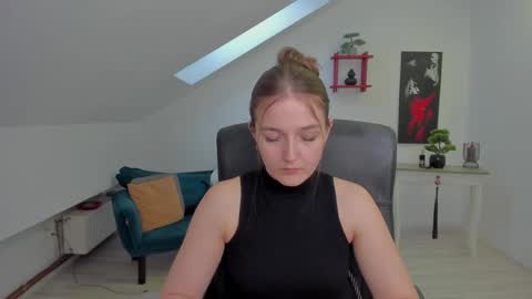 Snapshot of annewilsonn chatting on 05/06/26, 04:52 annewilsonn online show from 05/06/26, 04:52