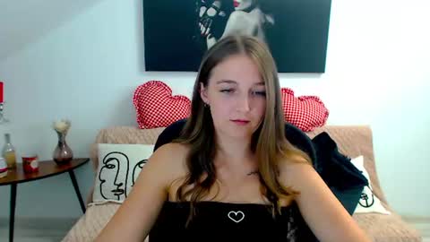 Snapshot of annewilsonn chatting on 07/23/26, 06:22 annewilsonn online show from 07/23/26, 06:22