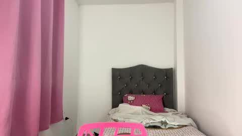 Snapshot of anngela01 chatting on 10/28/25, 05:44 anngela online show from 10/28/25, 05:44