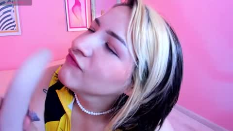 Snapshot of anniaa_cooper chatting on 03/27/26, 01:33 PVT 6TK 8AM - 2PM online show from 03/27/26, 01:33