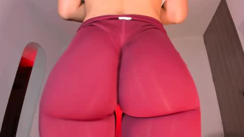 Snapshot of annibigass4daddy chatting on 05/01/26, 01:21 Creamy online show from 05/01/26, 01:21