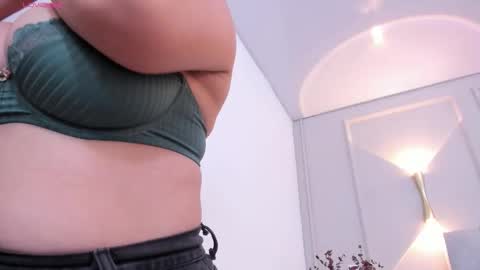 annie_20_ online show from 02/05/26, 12:10