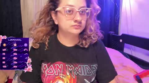 Snapshot of annie_bigboobs_ chatting on 09/14/25, 02:54 Ana Bolena independent model online show from 09/14/25, 02:54