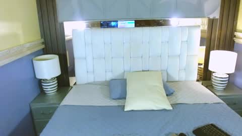 Annie  online show from 04/17/26, 06:00