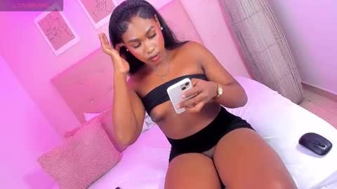 annie_dolce_ online show from 11/23/25, 12:21