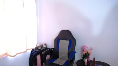 Snapshot of annie_doll1 chatting on 10/07/25, 09:01 Annie3 online show from 10/07/25, 09:01