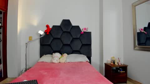 Annie online show from 11/27/25, 09:17