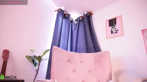 Annie online show from 10/28/25, 01:47