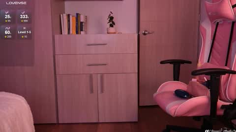 Snapshot of annie_evans24 chatting on 03/04/25, 05:42 Annie Evans online show from 03/04/25, 05:42