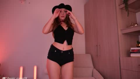 Annie Evans online show from 10/31/25, 08:43