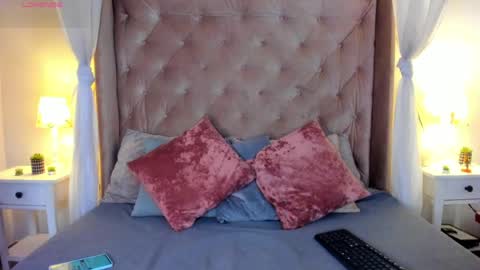 Aniie online show from 04/04/26, 01:19