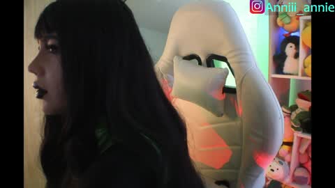 Snapshot of annie_snow_ chatting on 04/23/26, 10:45 JEANNE no olvides seguirme dont forget follow me uu online show from 04/23/26, 10:45