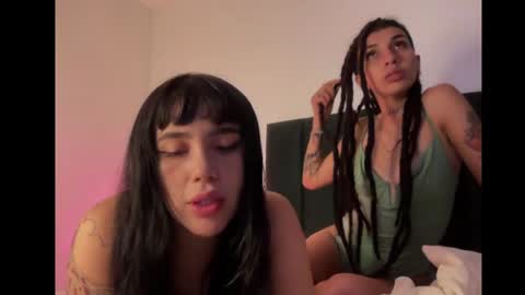 Snapshot of annie_snow_ chatting on 05/24/26, 01:32 JEANNE no olvides seguirme dont forget follow me uu online show from 05/24/26, 01:32