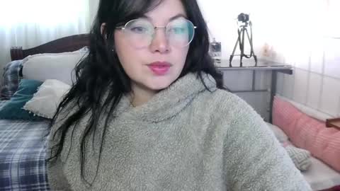 Snapshot of annie_swan_18 chatting on 01/13/25, 03:58 LAURA - A n n i e S w a n online show from 01/13/25, 03:58