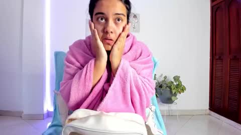 Annie online show from 12/22/25, 01:30