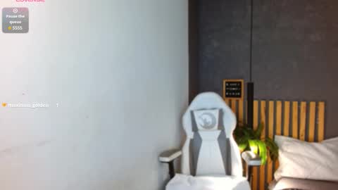 Annie Volker online show from 12/23/25, 04:21