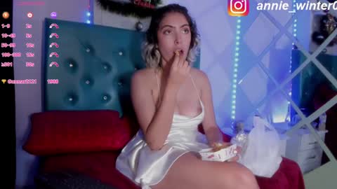 Snapshot of annie_winter1 chatting on 12/31/24, 06:27 Annie online show from 12/31/24, 06:27