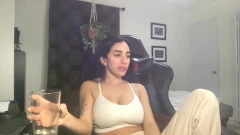 annie_xxx111 online show from 01/12/25, 12:49