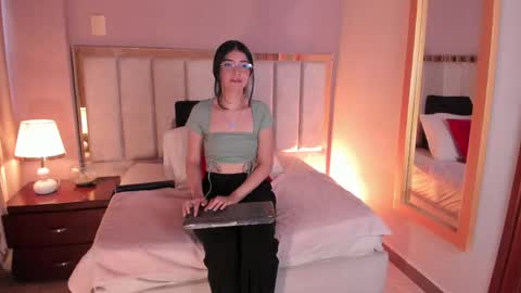 Snapshot of anniebluee_ chatting on 05/29/26, 12:36 Annie Bluee online show from 05/29/26, 12:36