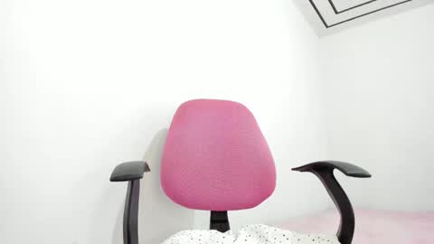 Annie  online show from 02/21/25, 09:22