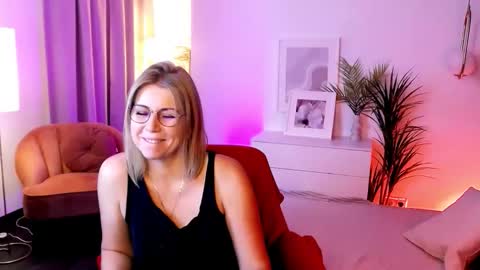 Annie online show from 09/19/25, 05:53