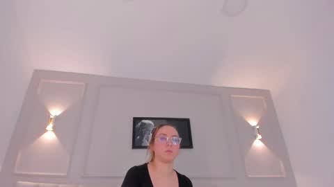 Annie online show from 01/16/25, 05:55