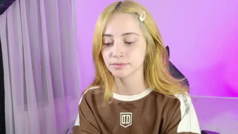 Snapshot of anniemora_ chatting on 04/29/26, 02:59 Annie online show from 04/29/26, 02:59