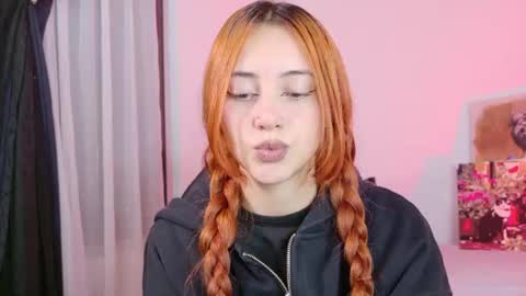 Snapshot of anniemora_ chatting on 07/01/26, 02:35 Annie online show from 07/01/26, 02:35