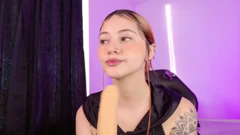 Snapshot of anniemora_ chatting on 07/15/26, 10:48 Annie online show from 07/15/26, 10:48