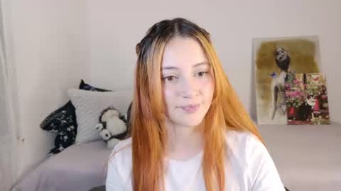 Snapshot of anniemora_ chatting on 07/31/26, 12:10 Annie online show from 07/31/26, 12:10
