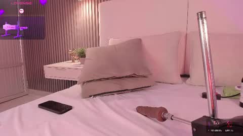 Snapshot of anniie_clarkson chatting on 06/20/26, 08:55 ANNIE online show from 06/20/26, 08:55