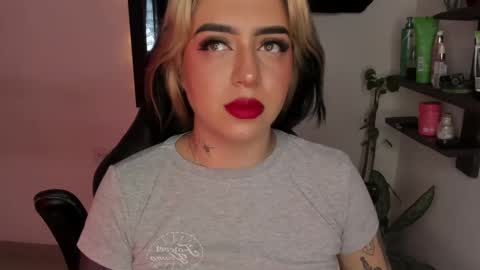 Annika online show from 12/22/25, 02:03