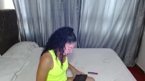 Snapshot of annita_muscle chatting on 02/28/25, 04:42 Annita online show from 02/28/25, 04:42