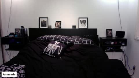 Ann online show from 10/31/25, 02:45