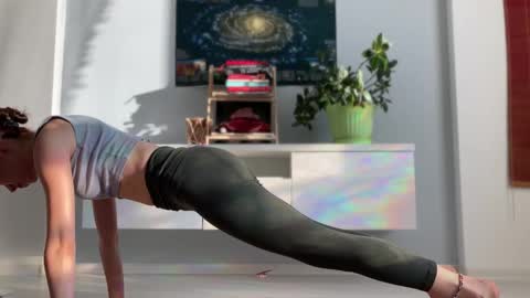 Snapshot of anntics_ chatting on 09/13/25, 03:50 N  antics online show from 09/13/25, 03:50