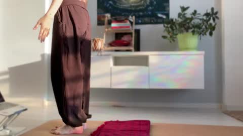 Snapshot of anntics_ chatting on 09/17/25, 03:52 N  antics online show from 09/17/25, 03:52