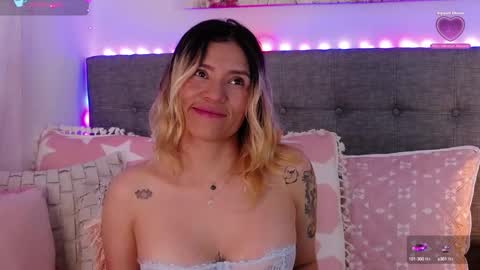 Snapshot of anntonellalee chatting on 10/14/25, 05:58 Antonella Lee online show from 10/14/25, 05:58