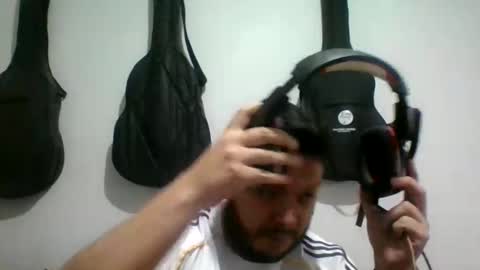 lion kennedy independent model moderator online show from 09/28/25, 03:12