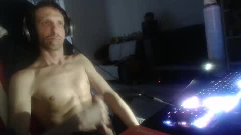 LoyalDog online show from 05/01/26, 05:01