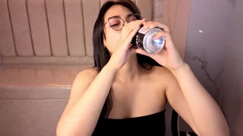 Snapshot of anny_star_tx chatting on 11/30/25, 01:15 Live 1500am 2100pm COLOMBIAN HOUR online show from 11/30/25, 01:15